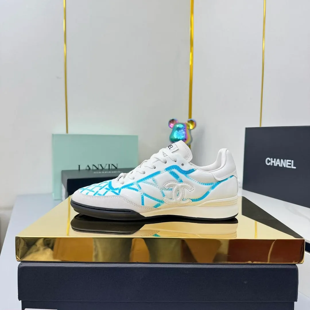 👟👟Ex-factory price 620👟👟 Top version Chanel Chanel - 2025 counter top casual sports shoes This sneaker is a classic design; the upper is electro-embroidered with a variety of techniques; the outsole is fashionable and sporty; it is extraordinary and incorporates a variety of color matching elements... The diversified mix and match is very beautiful and versatile, and can be used for leisure, fashion, sports and outdoor... ꫛꫀꪝ Go➫ Material: ❶Upper is made of: original cowhide ❷Inner lining is made of: original imported sheepskin ❸Outsole is based on: original TPU combination outsole Special counter boutique packaging complete set for women 35–41